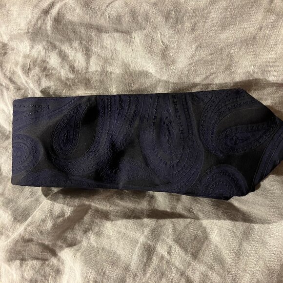 Just a bunch of ties - Picture 5 of 10